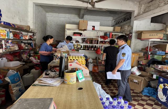 5.9,郁南縣市場監管局扎實推進農村假冒偽劣食品專項整治行動照片.jpg