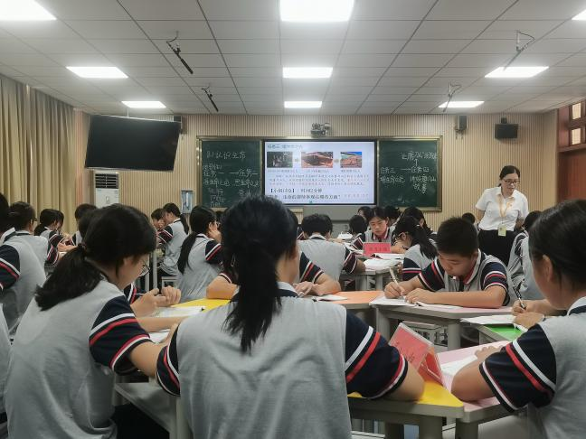 “融”鄉土之韻 “育”思政之花——云浮市初中思政課優秀教學課例展示(郁南場次)暨鄉士資源融入教學專題培訓活動圓滿舉行3.png